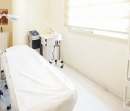 Deep cleansing facial + Dermapen session