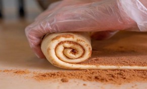 Buy mini combo desserts 9 pieces and get the second for free